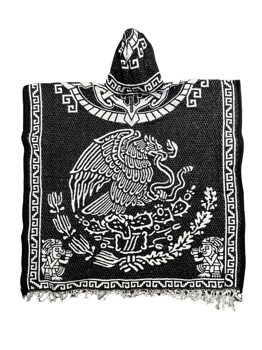 "Escudo de México" en blanco y negro con guerrero llevando poncho/gaban de mujer dormida con sudadera con capucha/gorro